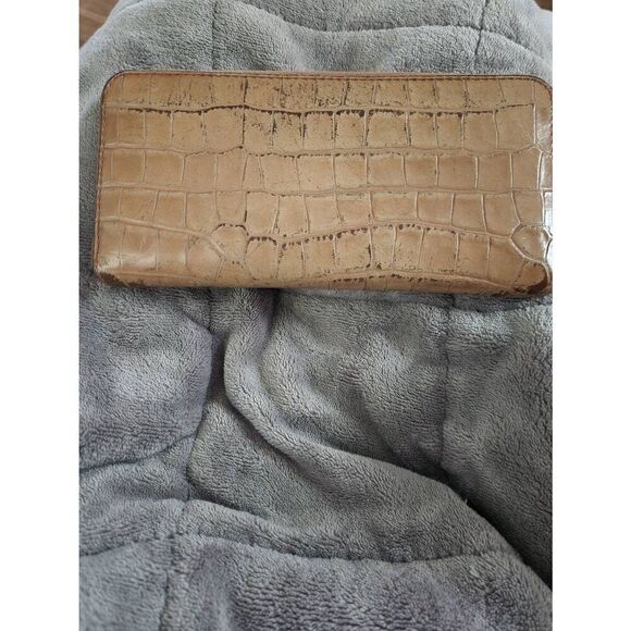 Michael Kors Jet Set Travel Large Continental Wristlet (Camel). - Picture 2 of 13